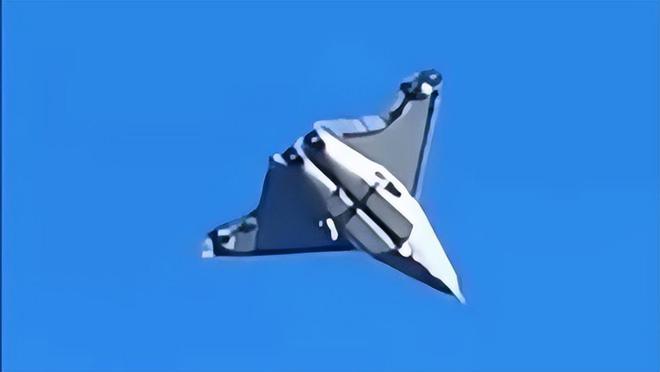 海外谈中国：神秘无尾隐身战斗机拥有可旋转的翼尖 提高控制能力(图4)