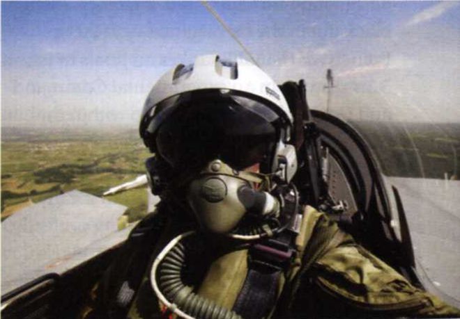 1409 来自座舱的视角：“阵风”试飞体验记